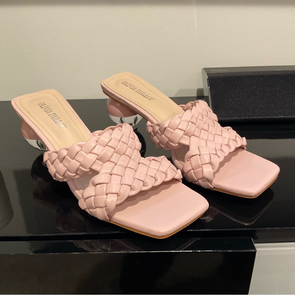 👠(HOST PIC) 🤩OLIVIA MILLER Slip On Shoes